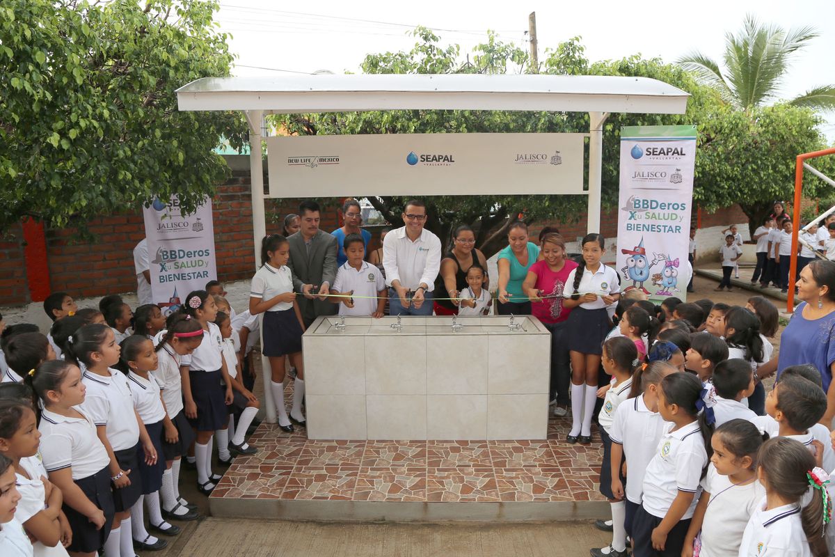Bebederos Escolares llegan  a la Primaria María Elena Águila