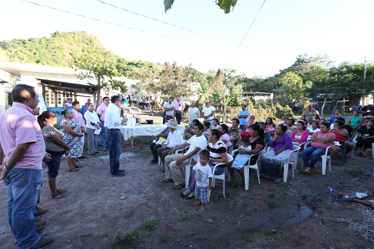 Después de muchos años, llega el agua a mi colonia