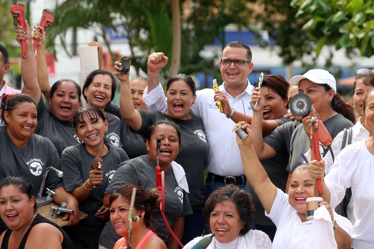 Realizan Mujeres Plomeras práctica de cierre de curso
