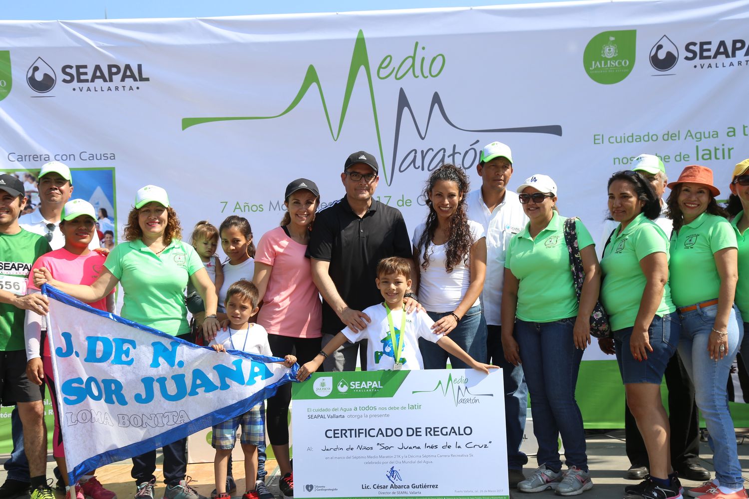 Contribuye Medio Maratón de Seapal a la educación en Puerto Vallarta