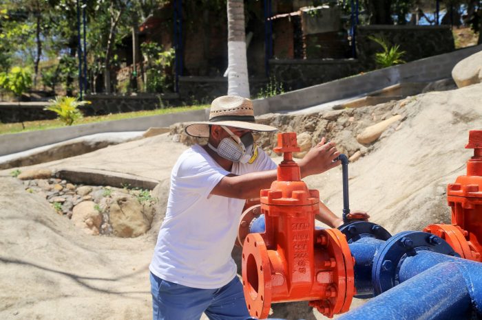Más de 300 trabajadores operativos realizan labores esenciales