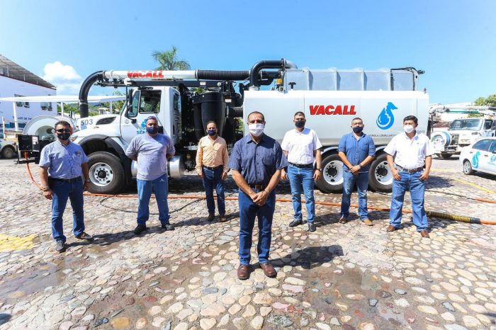 Fortalece SEAPAL equipamiento para desazolvar redes de drenaje