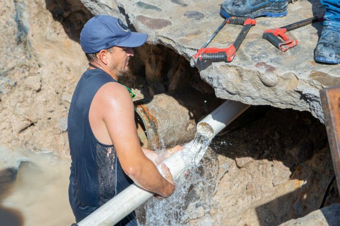 Repara SEAPAL tubería que abastece a 10 colonias de El Pitillal