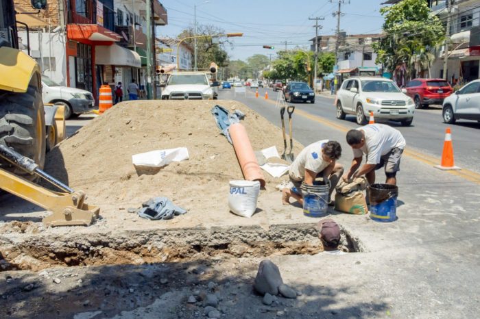 Atiende SEAPAL ruptura de descarga en Avenida Francisco Villa