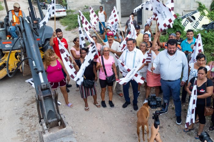Arranca alcalde obra que llevará agua potable a “Las Vistas”