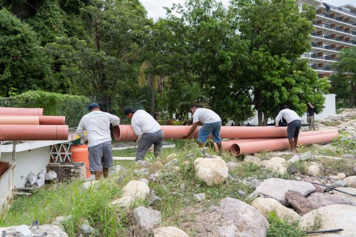 Atiende SEAPAL ruptura de línea sanitaria en ribera del Río Cuale