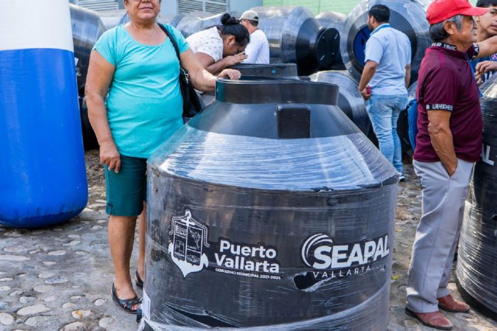 Más beneficiados con programa de suministro gratuito de tinacos
